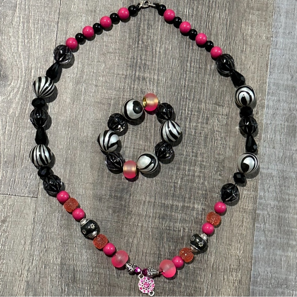 💞 New Handmade Beaded Pink, Black, & Silver Necklace & Bracelet Set